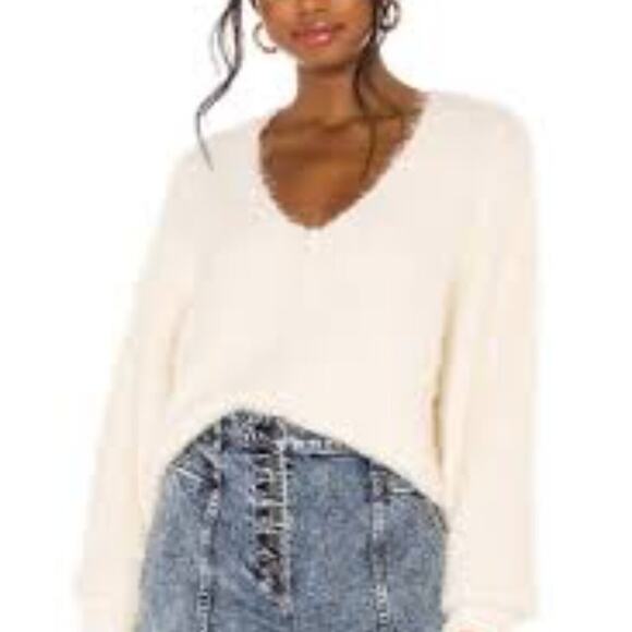 FREE PEOPLE FUZZY WHITE CREAM FUZZY V-NECK SWEATER SIZE XS 100% NYLON - Picture 2 of 6